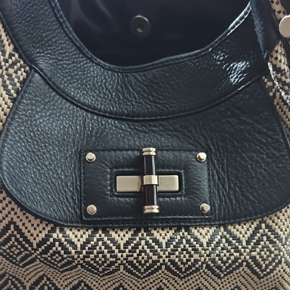 Banana Republ8c Black and Tan Geometric Patterned Women's Clutch Purse - Picture 3 of 6